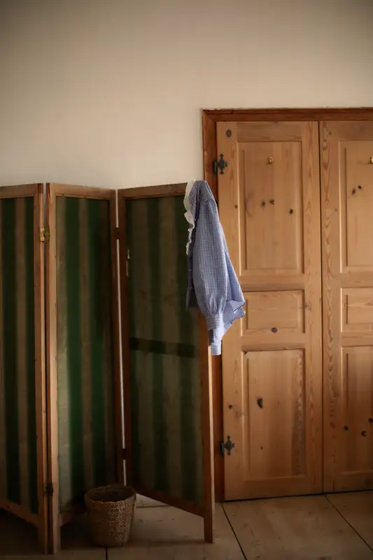 Briol — Umkleidekabine im Zimmer
